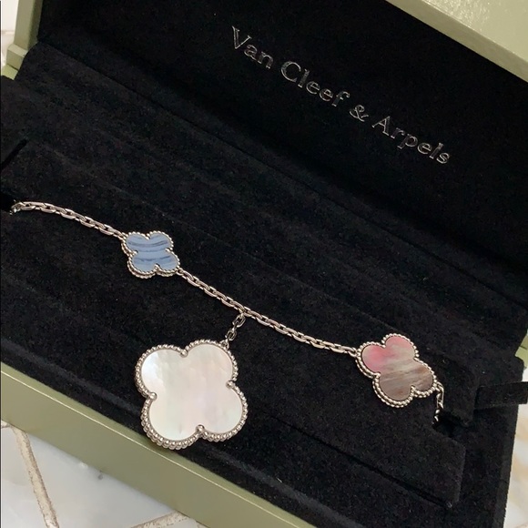 SOLD ♥️ Van Cleef & Arpels Magic Alhambra bracelet - Picture 8 of 16